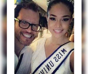 El organizador de Miss Honduras Universo, Carlos Rivera, y la actual reina Sirey Morán.