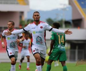 Así anotó el hondureño Alex López tras anotar para la Liga Deportiva Alajuelense. Foto cortesía Twitter @ldacr