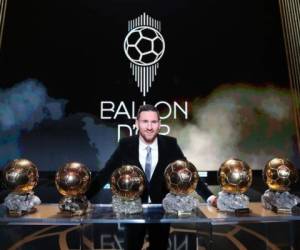 Lionel Messi es futbolista que más veces ha ganado el Balón de Oro. Con seis premios, le saca uno de diferencia a Cristiano Ronaldo. FOTO: TWITTER/@Diariosdeuncule