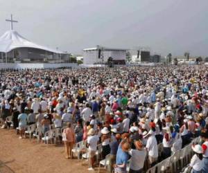 Impresionantes imágenes de las miles de personas que acudieron a misa celebrada por el papa Francisco. Foto: AP/El Heraldo Honduras.