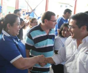 Una multitud de nacionalistas se dieron cita, para el arranque del ejercicio, en la escuela 'Presentación Centeno' en el barrio Cabañas de San Pedro Sula, norte del país. Foto: Partido Nacional.