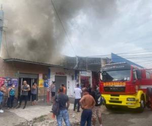 El cadáver del menor fue encontrado en el baño de su casa y con signos de haber querido refugiarse del voraz incendio.