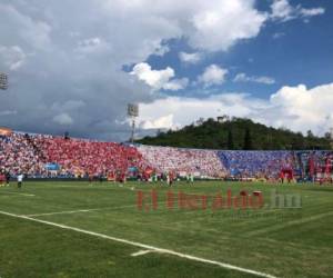 La afición merengue abarrotará las instalaciones del Nacional para seguir siendo testigos de la final. Foto: EL HERALDO. 