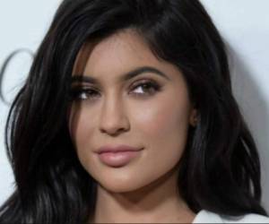 Kylie Jenner a menudo cambia el color de su cabello, pero ahora decidió cortarlo.