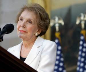 Nancy Reagan, nacida en Nueva York el 6 de julio de 1921, de padre vendedor de autos y de una madre actriz, llegó a Hollywood a los 28 años.