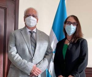 María Elena Bottazzi mantuvo una reunión con el rector Francisco Herrera durante su visita a la UNAH.