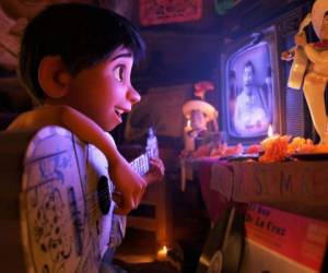 'Coco', inspirada en el Día de Muertos de México, es además favorita a llevarse el Óscar a mejor cinta animada en la ceremonia del 4 de marzo. Foto: YouTube