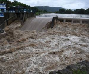 Vista del río Los Esclavos durante la tormenta tropical Amanda, en Cuilapa, a 65 km al sudeste de la ciudad de Guatemala. Foto AFP