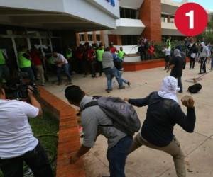 1. Universitarios que protagonizaron zafarrancho andaban ebrios, asegura la UNAH. 'El reporte de la empresa contratada es que algunas de las personas con las que se enfrentaron manifestaban síntomas de embriagez', dice textualmente el comunicado. La Academia también reveló que los miembros de seguridad no portaban ningún tipo de instrumento intimidatorio -como toletes o armas- y que en un principio intentaron entablar el diálogo con encapuchados, pero al ser atacados por la turba tuvieron que defenderse.