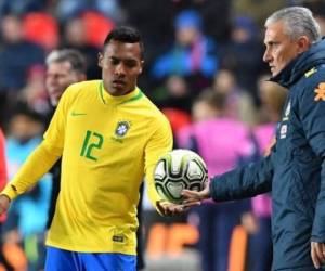 La baja de Alex Sandro se suma a las ausencias de Neymar que no fue convocado por lesión. Foto: AFP