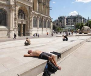 España vive una ola de calor con temperaturas superiores a los 40 grados, que continuará en la mayor parte del país hasta el sábado. (Foto: Cortesía La Vanguardia)