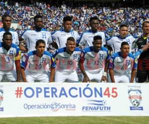 Selección de Honduras durante el último juego eliminatoria como local ante Canadá que ganó 2-1.