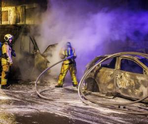 Los bomberos llegaron rápidamente para controlar las llamas.