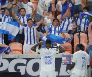 Los ingresados de cambio en la segunda parte, Johnny Leverón y Romell Quioto sentenciaron el partido para la H que en el segundo tiempo fue implacable ante los Spice Boyz. Foto: @GoldCup