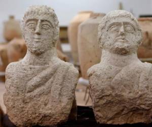 Se trata de esculturas de tamaño humano, talladas en piedra caliza, y descubiertas en la ciudad de Beit Shean. Foto: AFP