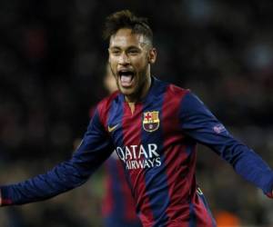 Neymar y su padre, quien también es su agente, cometieron fraude al intentar ocultar la verdadera cantidad de su transferencia. Foto:AP