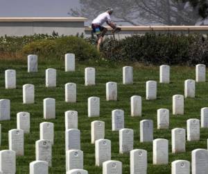 En Europa, Italia, el país del continente más castigado por la pandemia, superaba este sábado los 26,000 fallecidos, por delante de España (casi 23,000) y de Francia (más de 22,600). Foto: Agencia AFP.