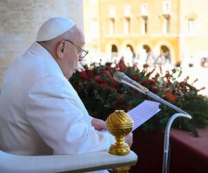 El papa Francisco hace un llamado al mundo a practicar la fraternidad en la misa de Año Nuevo.