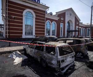 El misil impactó “directamente en uno de los vagones, en la estación de Chaplino, destruyendo varias carros.