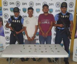 El 'Brayan Mayers' y el 'Yefla' presentados ante las autoridades. (Foto: Cortesía Policía Nacional)