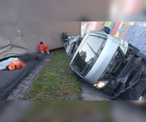 El incidente ocurrió en una pronunciada vuelta de la zona, cuando el conductor de la rastra perdió el control e impacto en el vehículo de INP por la parte trasera.