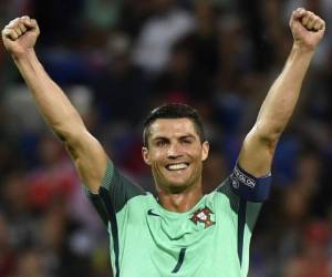 Cristiano Ronaldo celebra su gol ante Gales en el juego de semifinal de la Euro.