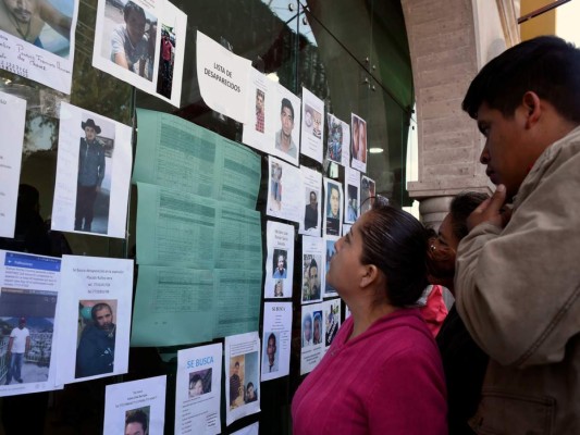 Una explosión y un incendio en el centro de México causaron la muerte de al menos 73 personas luego de que cientos de personas acudieran al lugar de una toma de combustible ilegal para recolectar gasolina en medio de la represión del gobierno contra el robo de combustible, dijeron las autoridades. / AFP / ALFREDO ESTRELLA.