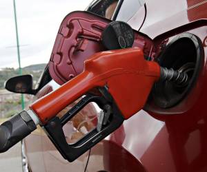 A partir del lunes 27 de marzo los combustibles experimentarán una leve rebaja.