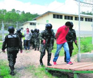 El miércoles se realizó el traslado de 31 reos del penal de El Porvenir, Francisco Morazán, hasta La Tolva, en Morcelí, El Paraíso.