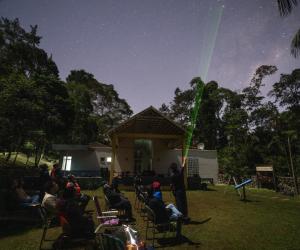 Aun en una noche con luna, el brillo de la Vía Láctea se puede apreciar con nitidez.