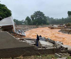 Destrucción e inundaciones dejó el paso del fenómeno Sara por Honduras.