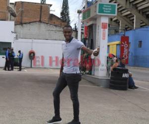 Rubilio Castillo llegó muy temprano al Estadio Nacional para apoyar a su exequipo Motagua. Foto: El Heraldo