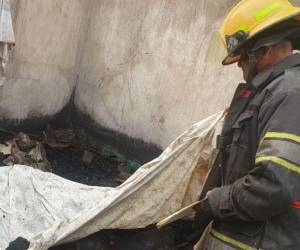 En el interior de su cuarto, fue encontrado el cuerpo de la fémina completamente carbonizado.