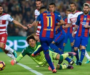 El Azulgrana sufrió para derrotar al colista Granada y lo hizo por la mínima gracias a un gol de Rafinha al inicio del segundo tiempo. Foto: AFP