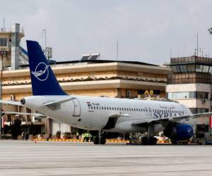 Los aeropuertos de la capital Damasco y el de Alepo fueron atacados.