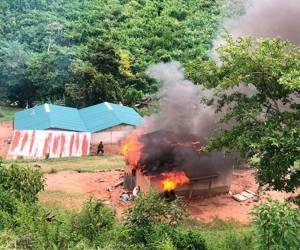 En el Refugio de Vida Silvestre La Muralla, en Olancho, las autoridades desalojaron personas y destruyeron viviendas ligadas al narcotráfico.