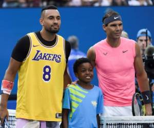 Nick Kyrgios y Rafael Nadal antes de protagonizar el encuentro en el Abierto de Australia. (AFP)