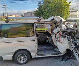 El accidente generó un fuerte tráfico vehicular en la zona por lo que se le pide a los conductores que busquen vías alternas.