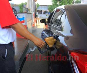 Por temor a dañar sus vehículos muchas personas prefieren gastar más y no arriesgarse a comprar gasolina regular por su calidad.