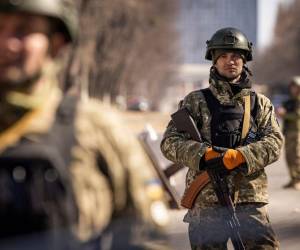 La OTAN celebrará una cumbre extraordinaria el jueves en Bruselas para estudiar la situación de Ucrania y la ayuda militar.