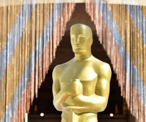 Una estatuilla dorada de los premios Oscar.