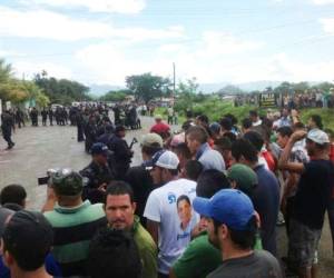 Una turba intentó sacar de una posta y linchar al presunto violador y asesino de un niño en San Francisco, Olancho.