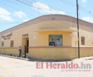 El edificio que ahora es propiedad municipal data de los años 1800, y se ubica en el casco histórico, en la parte de atrás de la catedral Inmaculada Concepción y tiene más de 1,200 metros cuadros de edificación.