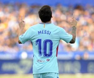 Messi sumó esta tarde su gol 350 y 351 en la Liga, en un partido marcado además por el debut del brasileño Paulinho, que entró a la cancha en sustitución de Iniesta. Foto: AFP.