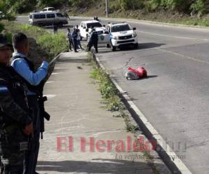 Escena del hallazgo. Un nuevo encostalado en la Cuesta El Chile se registró la tarde de este lunes. Foto: Jimmy Argueta/ El Heraldo.