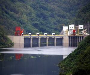 Las descargas preventivas en la central hidroeléctrica Patuca III se mantendrán, mientras las condiciones climáticas lo requieran, destacó la ENEE en un comunicado.