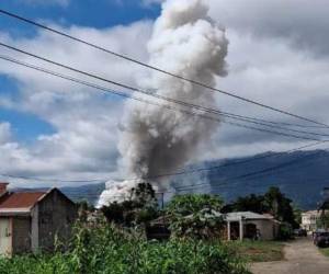 Explosión de cohetería provoca fuerte incendio en Catacamas, Olancho