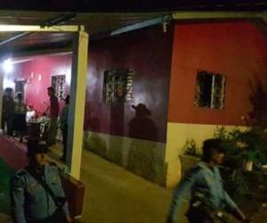 Así permanecían las afueras de la casa de la víctima en Copán.