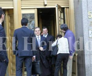 Los primos Yani y Yankel Rosenthal al salir de la Corte de Nueva York. (FOTOS: Jonny Magallanes).