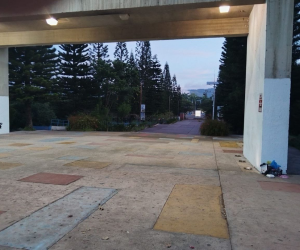 Entrada de la Universidad Nacional Autónoma de Honduras (UNAH), amanece sin portones para evitar la toma de las instalaciones.